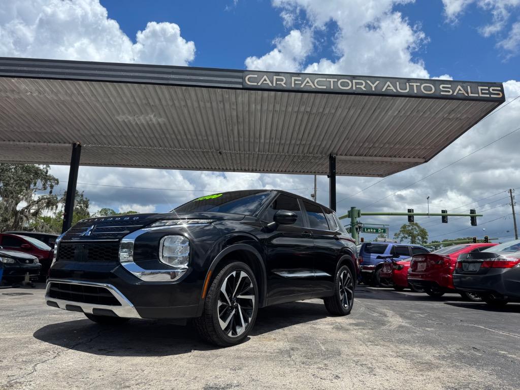 2022 Mitsubishi Outlander ES's photo