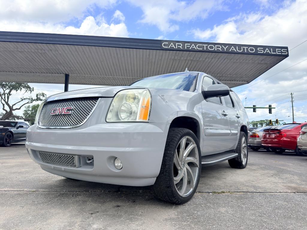 2007 GMC Yukon Denali's photo